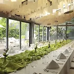 By Ihg 4*
