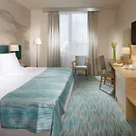By Ihg 4*