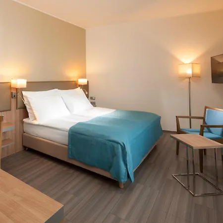 By Ihg מלון