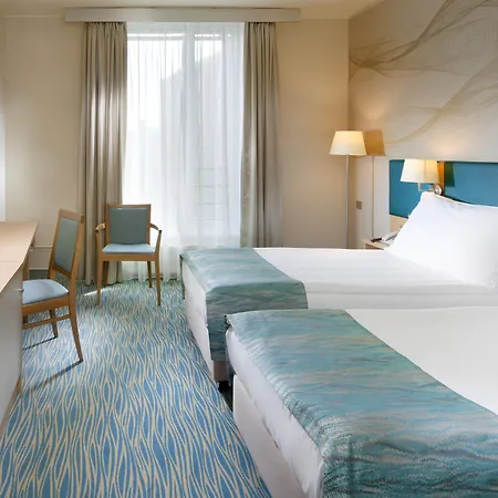 By Ihg