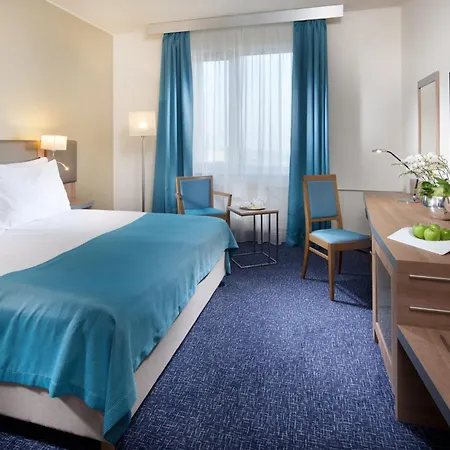 Hotel By Ihg 4*