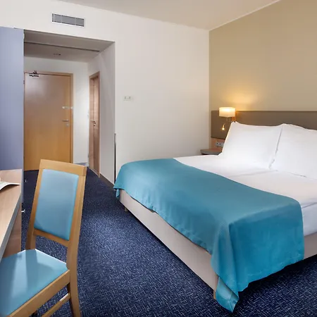 By Ihg