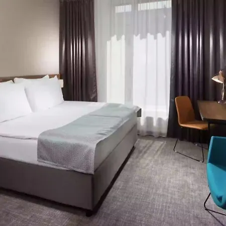 By Ihg מלון