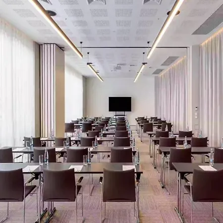 By Ihg מלון