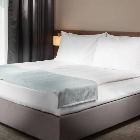 By Ihg מלון