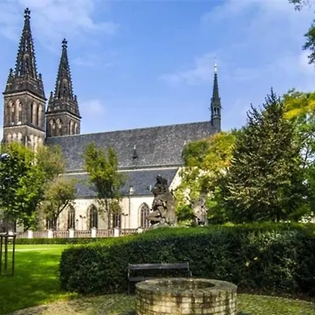 By Ihg Prag