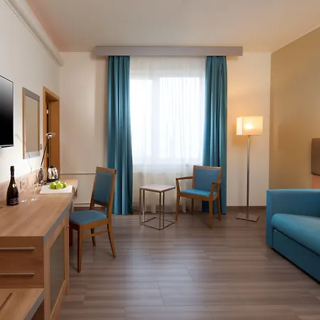 מלון By Ihg 4*