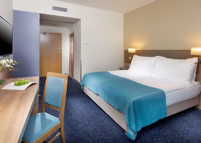 By Ihg