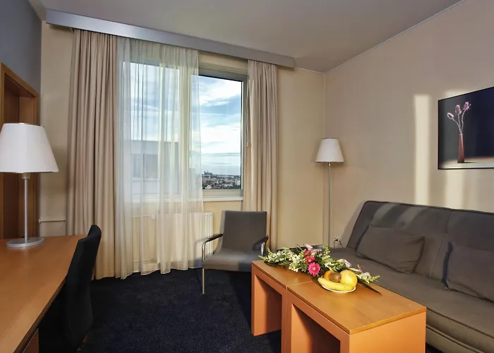 By Ihg Prag
