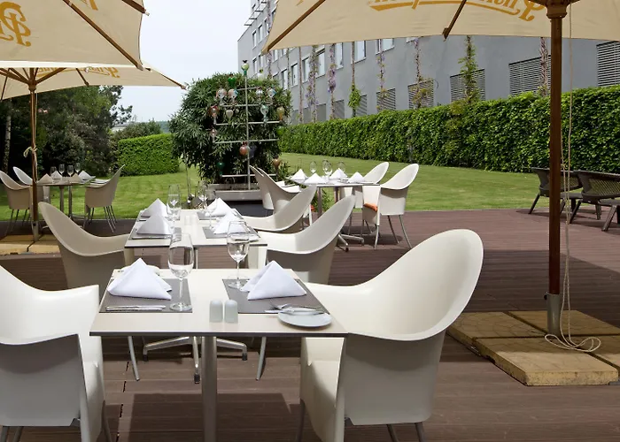 By Ihg