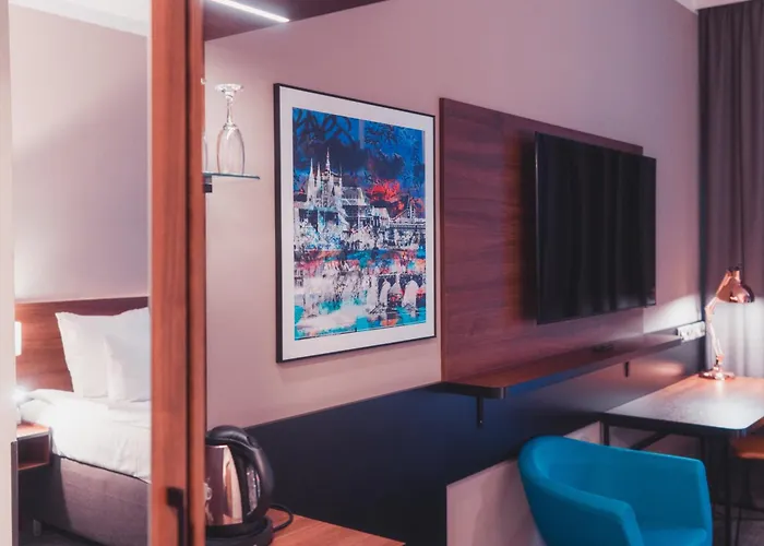 By Ihg