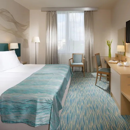 By Ihg 4*